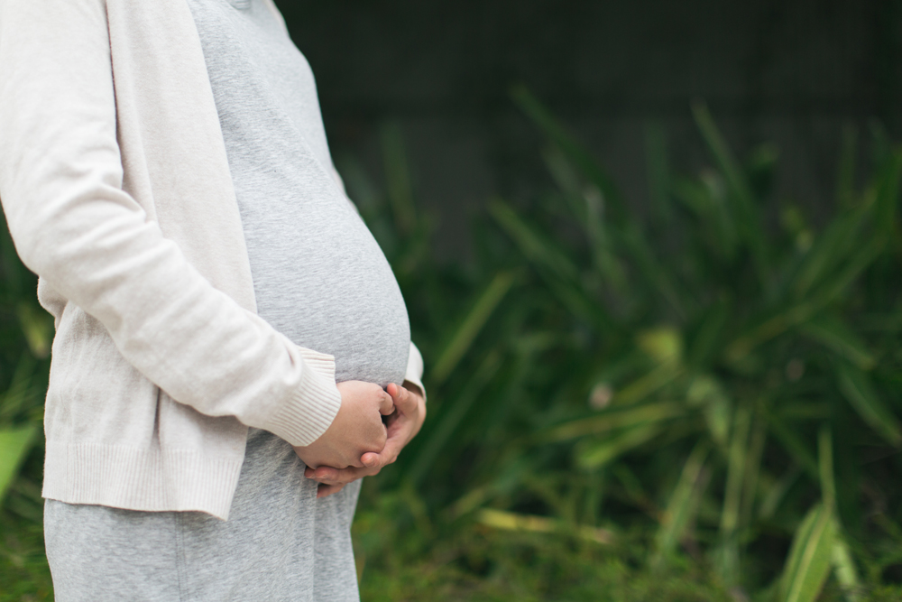 minimal pregnant belly • Hong Kong maternity photos