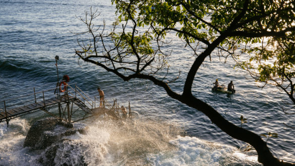 Waves at Sai Wan Swimming Shed • Testing Canon EOS R5 mirrorless